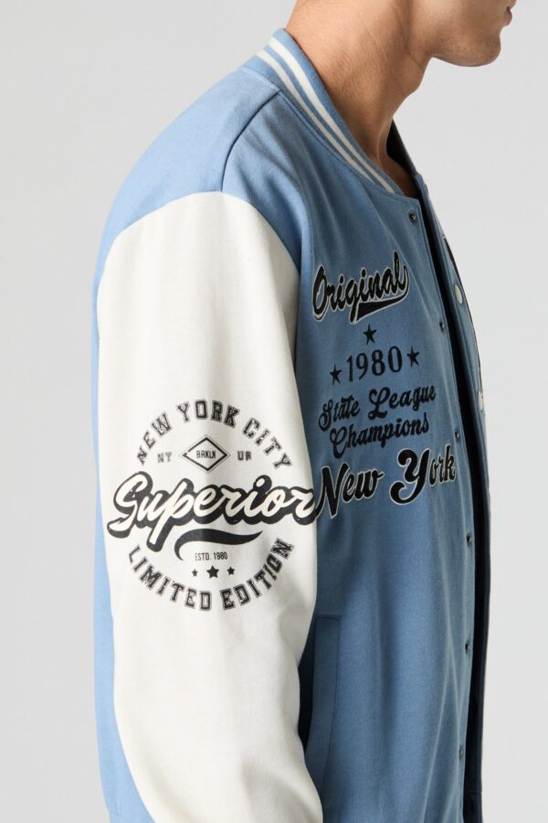 Blouson universitaire en molleton avec motif brodée