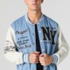 Blouson universitaire en molleton avec motif brodée