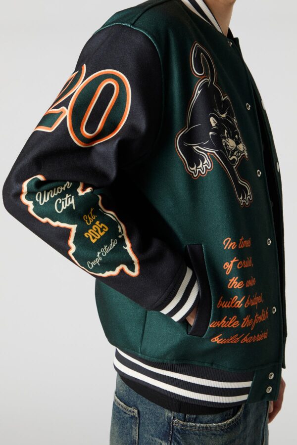 Veste universitaire brodée