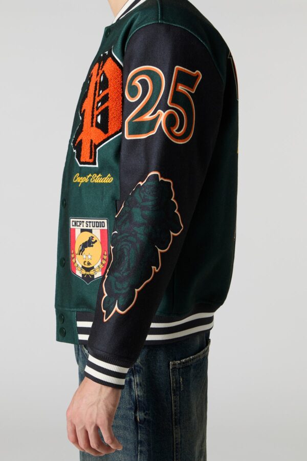 Veste universitaire brodée