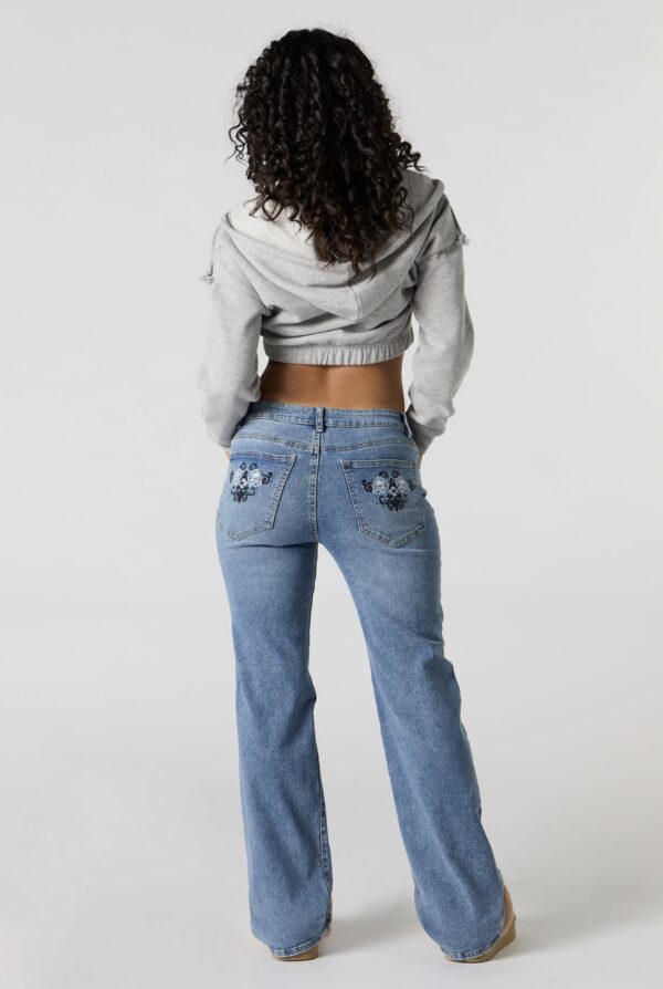 Screenshot Jean à jambe large et taille basse avec motif brodé