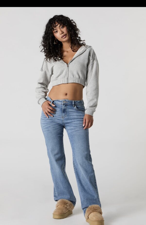 Screenshot Jean à jambe large et taille basse avec motif brodé