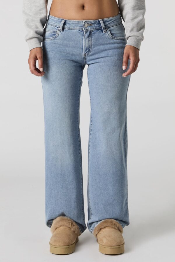 Screenshot Jean à jambe large et taille basse avec motif brodé