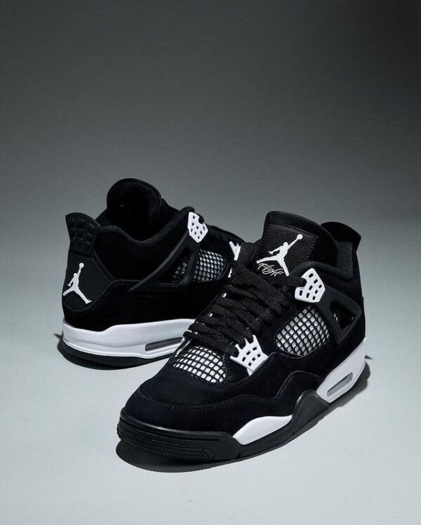 Jordan 4 Retro (Black _ White)
