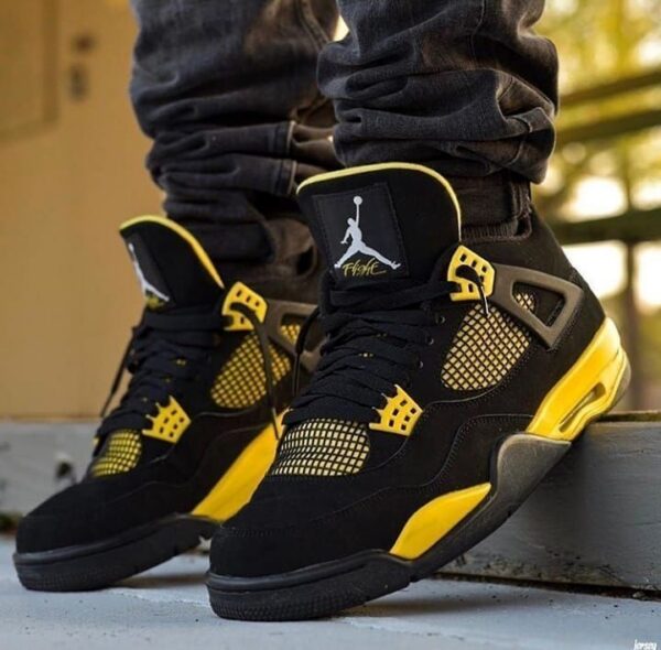 Jordan 4 Retro (Black _ Yellow)